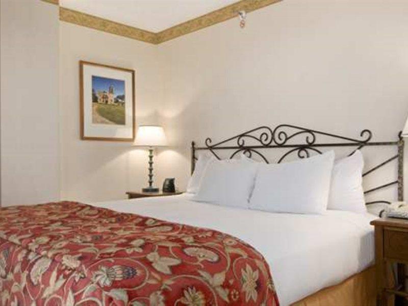 מלון Doubletree By Hilton San Antonio Airport מראה חיצוני תמונה